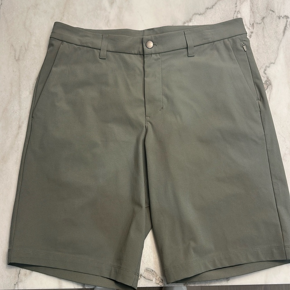 Peter Millar Performance Shorts - 34 waist like new shorts w/ Tags